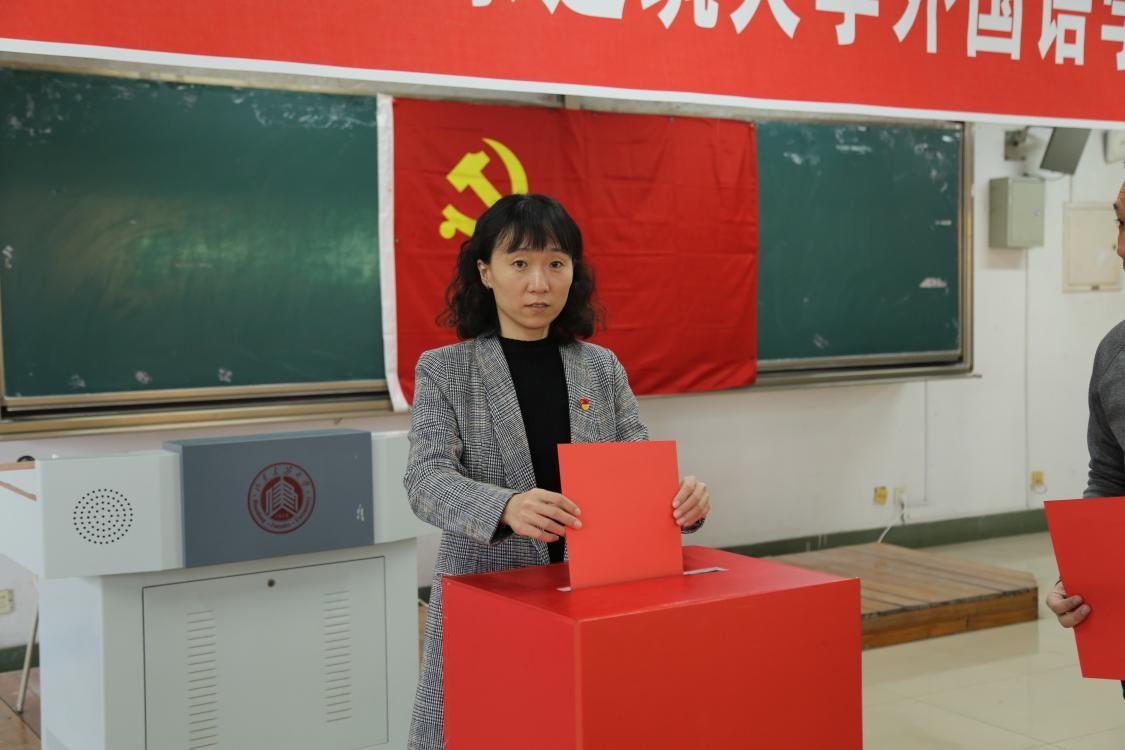 18D25